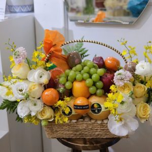 GIỎ TRÁI CÂY MIX HOA TƯƠI PREMIUM 013