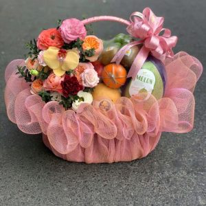 GIỎ TRÁI CÂY MIX HOA TƯƠI 001