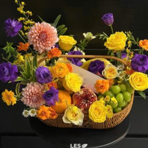 GIỎ THIẾT KẾ TRÁI/HOA TONE VÀNG/TÍM