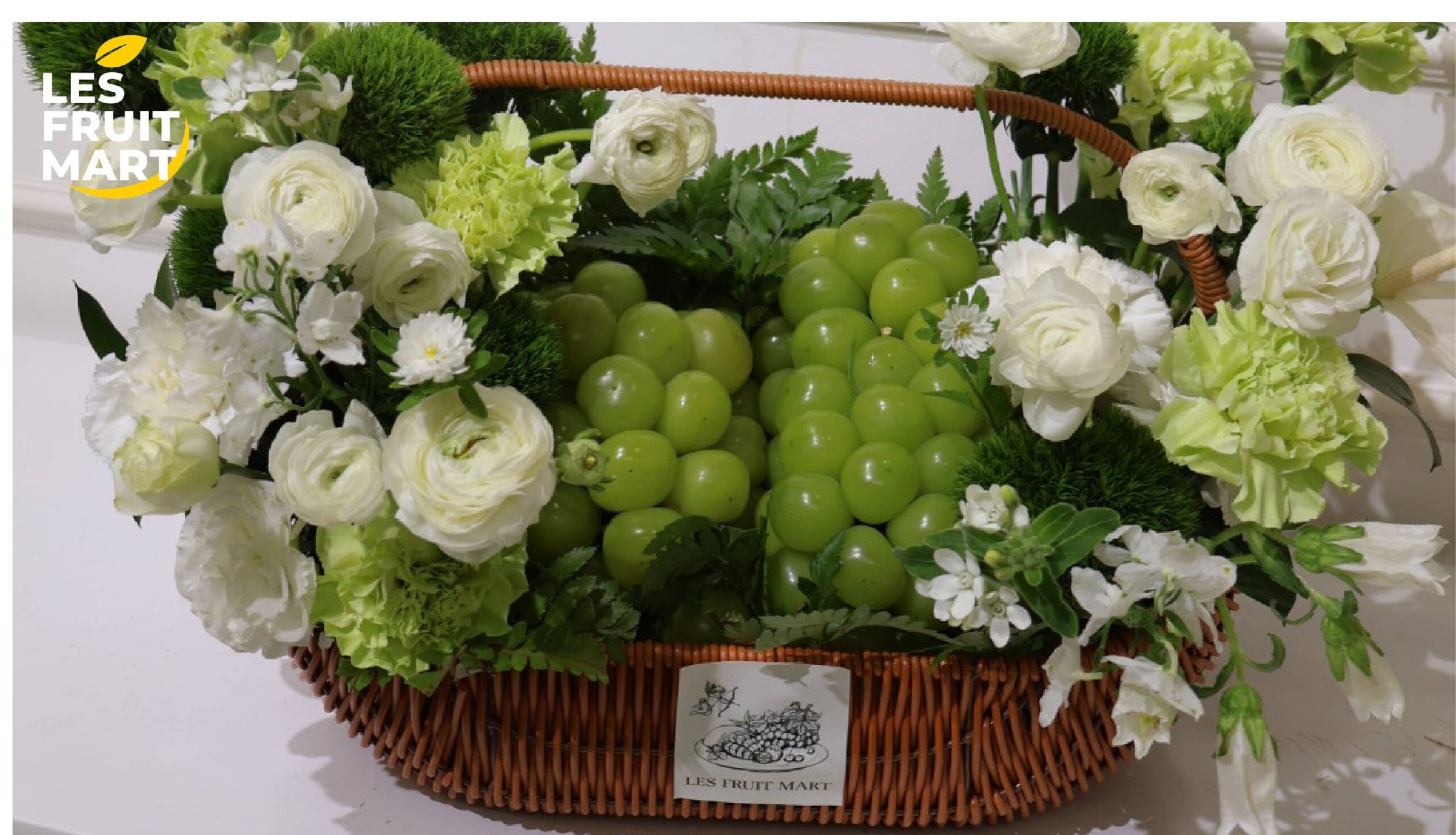 Giỏ trái cây kèm hoa tươi