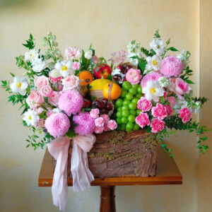 ROSY WHISPER FRUIT BASKET/HỘP TRÁI CÂY MIX HOA TƯƠI