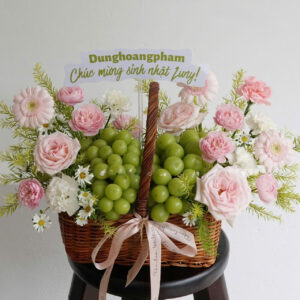 LUNA BLOOM FRUIT BASKET / GIỎ MÂY NHO XANH MIX HOA